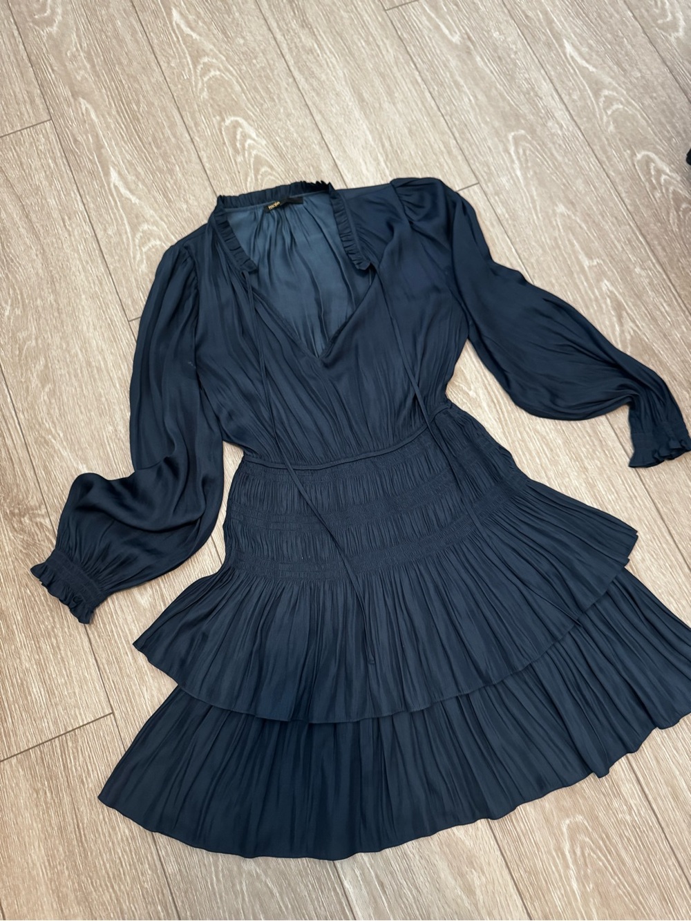 Women's Navy Tiered Long-Sleeve V-Neck Dress